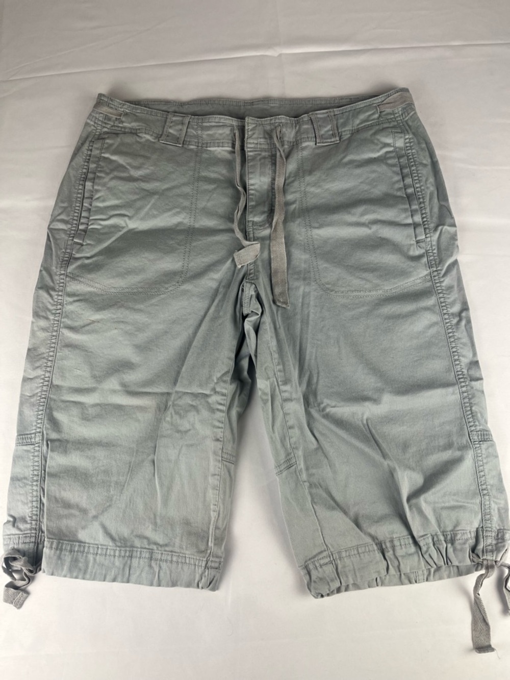 The North Face Women’s Cargo Shorts Gray Size 12 Outdoor Hiking Casual